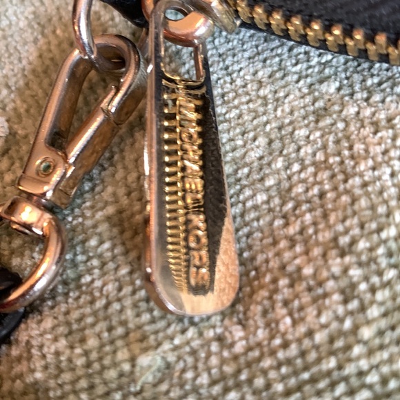 Michael Kors Wristlet Wallet🔥 - Picture 3 of 12